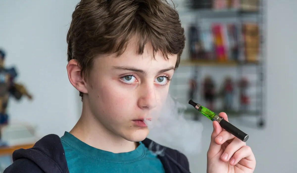 ویپنگ کرنے والے بچوں کی تعداد میں 50 فیصد تک اضافے کا انکشاف