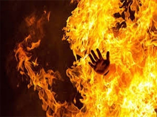 بھارتی فوجی نے بیوی، 2 ماہ کے بیٹے کو زندہ جلا دیا
