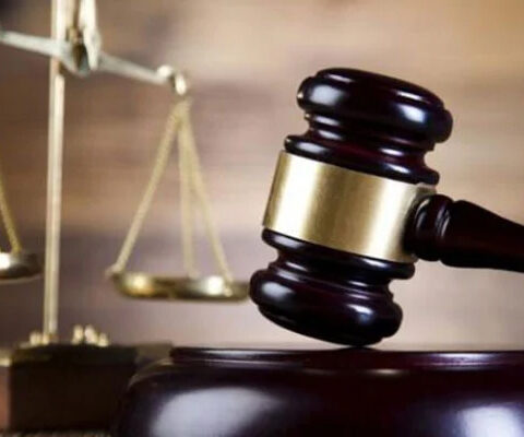 چیئرمین پی ٹی آئی کے ناقابل ضمانت وارنٹ گرفتاری جاری