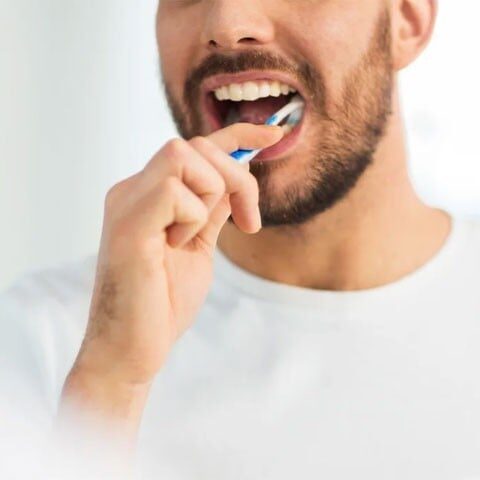 دانتوں کی باقاعدگی سے صفائی ڈیمیشنیا کے خطرات کو ختم کرسکتی ہے