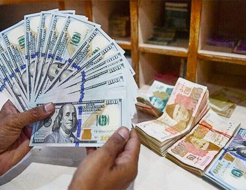 ڈالر کے مقابلے روپے کی قدر تیزی سے بحال ہونے لگی