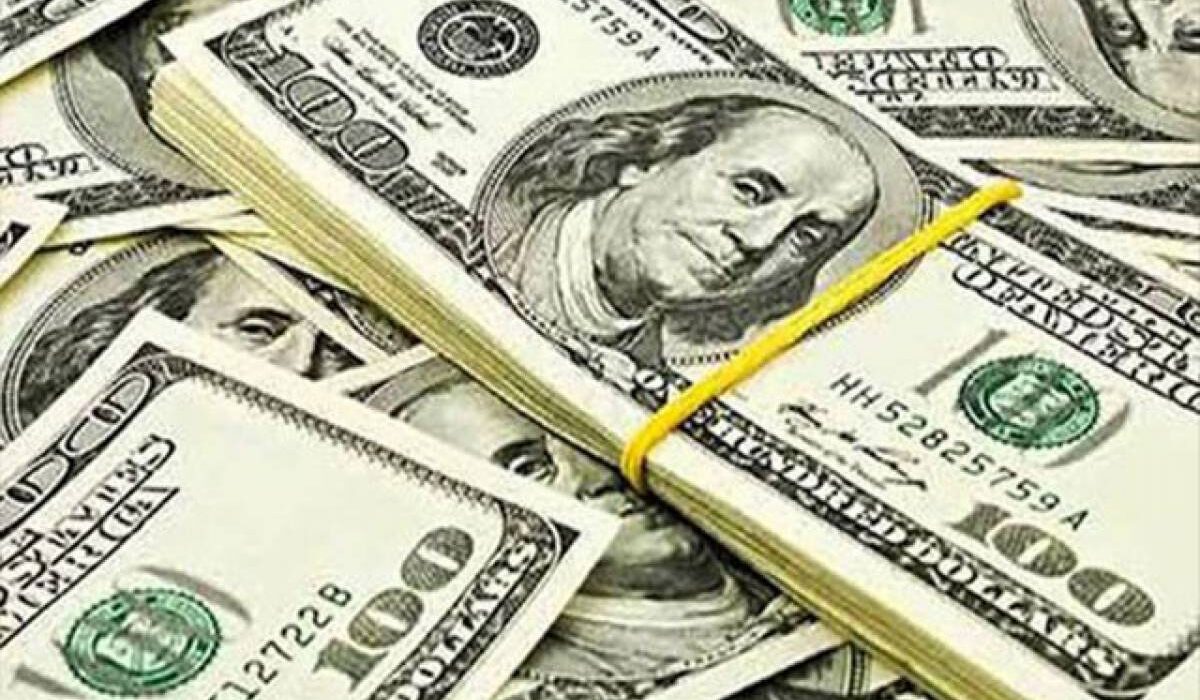 ڈالر کی قدر میں مزید اضافہ، نئی قیمت جانیے