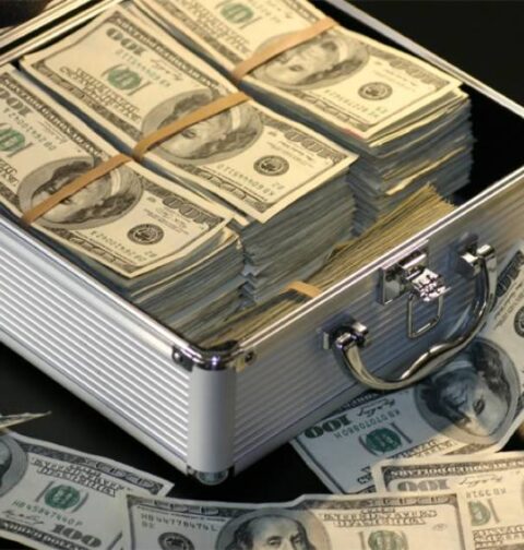 اوپن مارکیٹ میں روپیہ مضبوط، ڈالر 25.75 روپے سستا ہوگیا