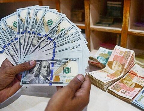 پاکستانی روپیہ کے مقابلے میں ڈالر کی قدر میں اضافہ
