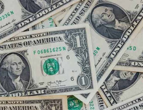اوپن مارکیٹ میں ڈالر 5 روپے بڑھ کر 328 روپے کی بلند ترین سطح پر پہنچ گیا