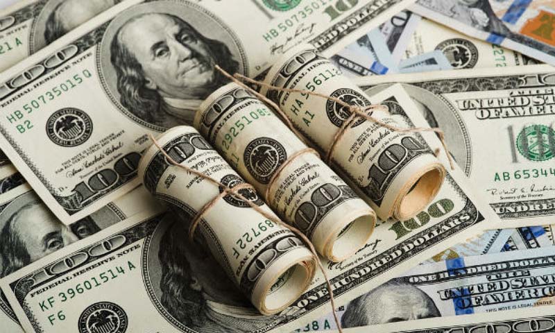 ڈالر کو بریک لگ گئے ، 22 پیسے سستا ، 305.25 روپے کا ہو گیا