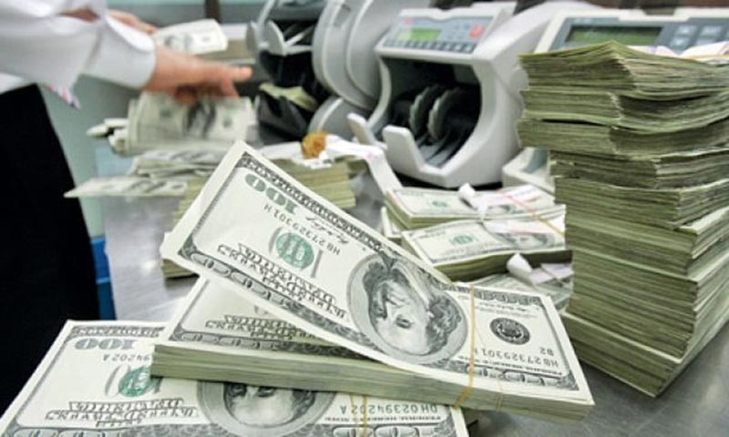 انٹر بینک: 1 ماہ سے سستا ہونیوالا ڈالر 283 روپے 60 پیسے کا ہو گیا