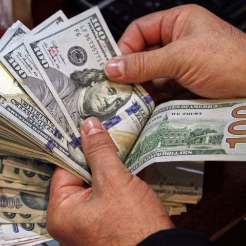 انٹربینک: ڈالر 281 روپے 80 پیسے کا ہو گیا