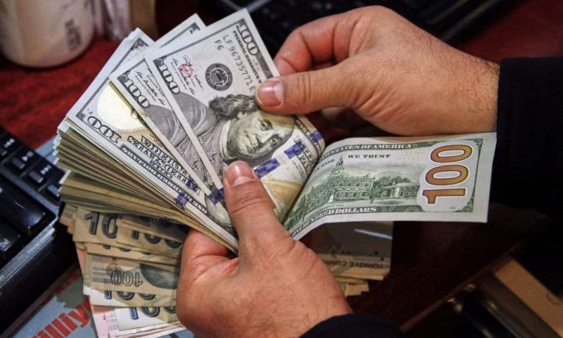 انٹربینک: ڈالر 281 روپے 80 پیسے کا ہو گیا