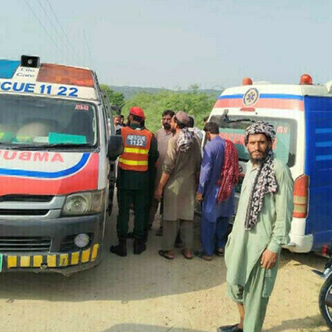 ڈیرہ غازی خان، اسکول وین اور ٹرک میں تصادم ، پرنسپل اور 3 خواتین اساتذہ جاں بحق
