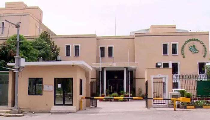 سپریم کورٹ فیصلے کے بعد الیکشن کمیشن کا اہم مشاورتی اجلاس آج ہوگا