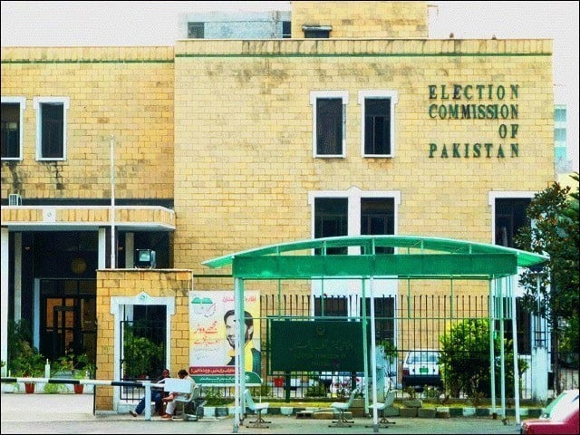 توہین الیکشن کمیشن؛ چیئرمین پی ٹی آئی اور فواد چوہدری کے ناقابل ضمانت وارنٹ گرفتاری جاری