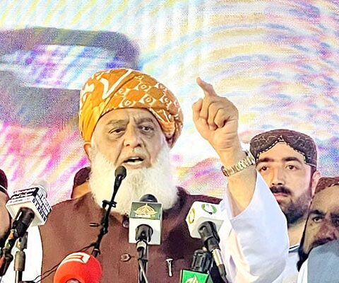 مجھے الیکشن قریب نظر آرہے ہیں، سربراہ پی ڈی ایم مولانا فضل الرحمان