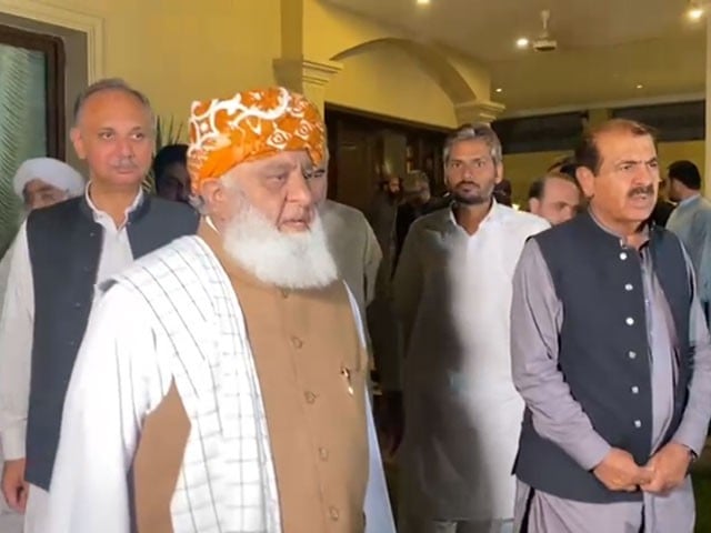 فضل الرحمان نے حکومت مخالف تحریک کیلیے پی ٹی آئی سے گارنٹی مانگ لی