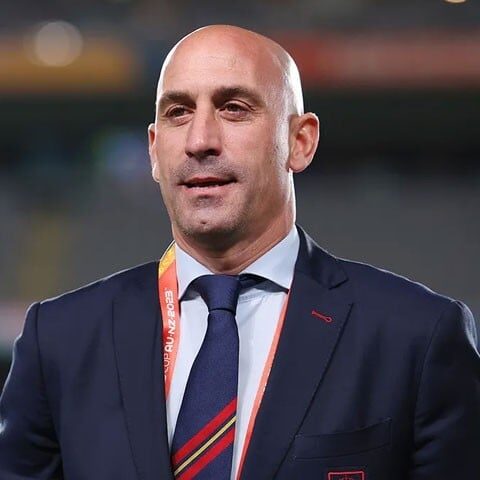 فیفا نے خاتون کھلاڑی کا بوسہ لینے پرلوئس روبیلز کیخلاف تحقیقات شروع کردیں