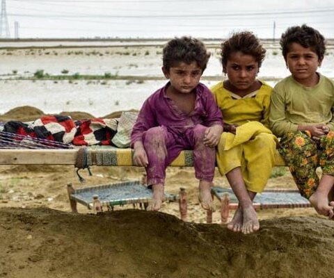 سیلاب زدہ علاقوں میں 40 لاکھ بچوں کی صحت و زندگی خطرے میں ہے یونیسیف