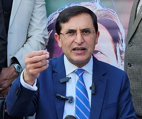 ہمارے 2 سینیٹرز حکومت کو پیارے ، شاید آئینی ترمیم کے حق میں ووٹ دینگے ، بیرسٹر گوہر