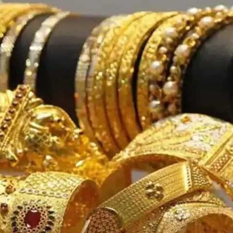 سونے کی قیمت میں کمی، چاندی کے نرخ نئی بلند ترین سطح پر پہنچ گئے