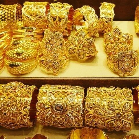 سونے کی عالمی اور مقامی مارکیٹوں میں قیمت مزید کم ہو گئی