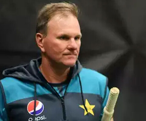 گرانٹ بریڈ برن کو 2 سال کیلئے قومی ٹیم کے کوچ مقرر