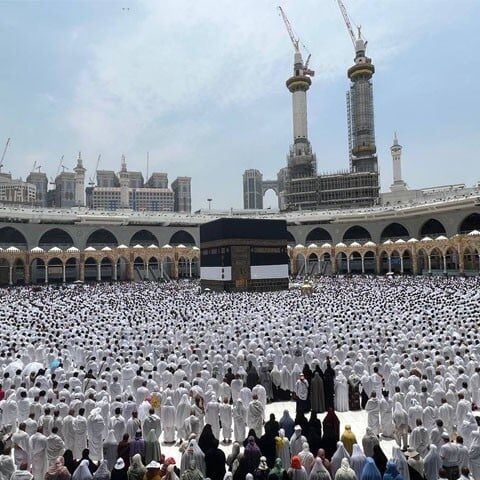 1444 ہجری کا آخری جمعہ، حرمین شریفین میں لاکھوں افراد کی نماز میں شرکت