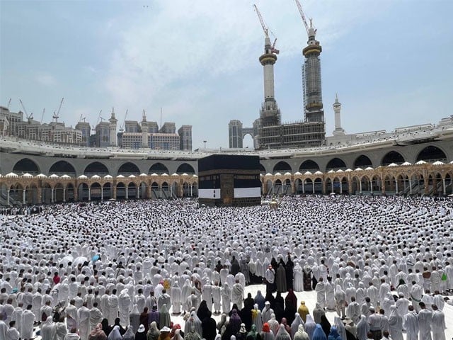 1444 ہجری کا آخری جمعہ، حرمین شریفین میں لاکھوں افراد کی نماز میں شرکت