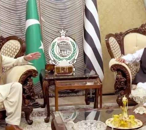 سروسز چیفس کی مدت بڑھانے کا معاملہ ، پی ٹی آئی وفد آج مولانا فضل الرحمن سے ملاقات کریگا