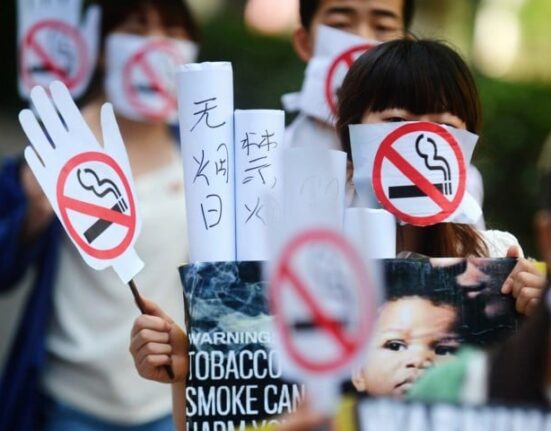 ہانگ کانگ میں شہریوں سے سگریٹ پینے والوں کو نفرت سے دیکھنے کی اپیل