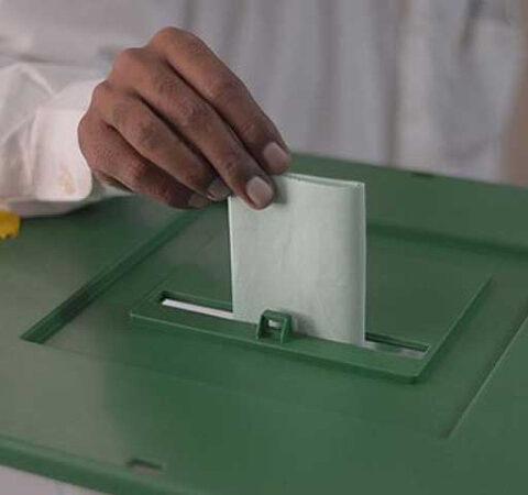 آئینی بینچ؛ 50فیصد سے زائد ووٹ لینے والے امیدواروں کو کامیاب قرار دینےکی درخواست جرمانے کیساتھ خارج