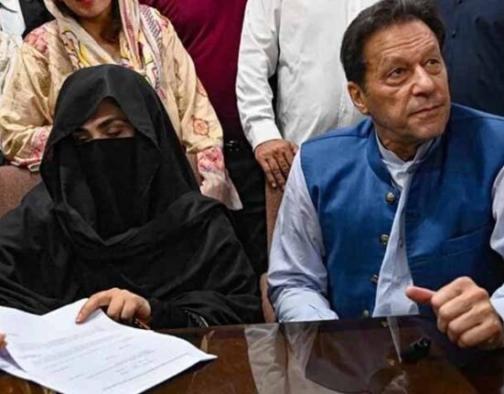 توشہ خانہ کیس؛ عمران خان، بشریٰ بی بی کا گرفتاری کیخلاف اسلام آباد ہائیکورٹ سے رجوع