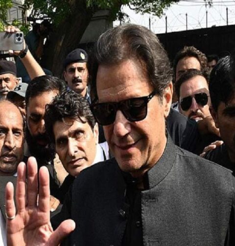 توشہ خانہ کیس پیشی عمران خان نے عدالت کے گیٹ پر حاضری لگوالی
