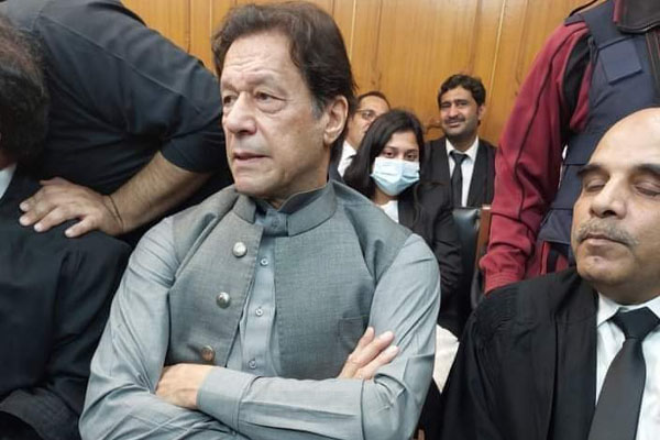عمران خان نے عید کی چھٹیوں میں گرفتاری کےخدشہ کے پیش عدالت سے رجوع کر لیا