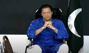 عمران خان پر حملہ کیس کے لیے پی ٹی آئی رہنما تھانے پہنچ گئے