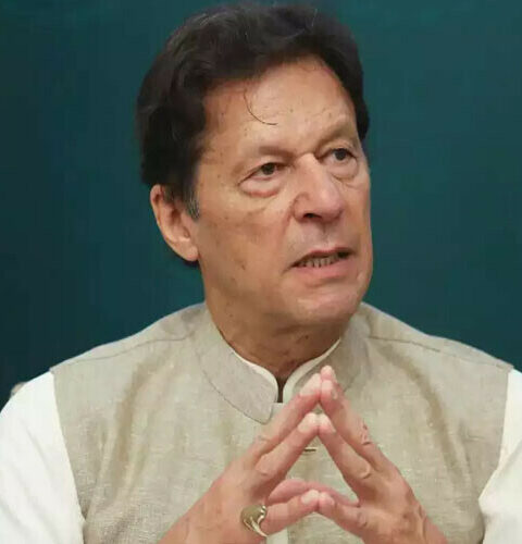 یہ انجکشن لگاتے ہیں بندہ آہستہ آہستہ مرجاتا ہے عمران خان