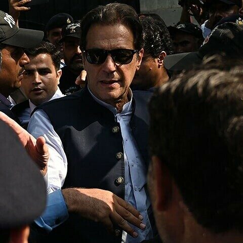 عمران خان کئی گھنٹے کی تاخیر کے بعد اسلام آباد ہائیکورٹ سے روانہ