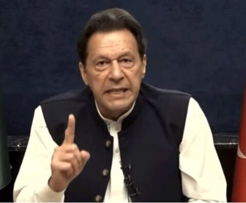 کوئی غلط فہمی میں نہ رہے میں دباؤ سے شاید پیچھے ہٹ جاؤں گا، عمران خان