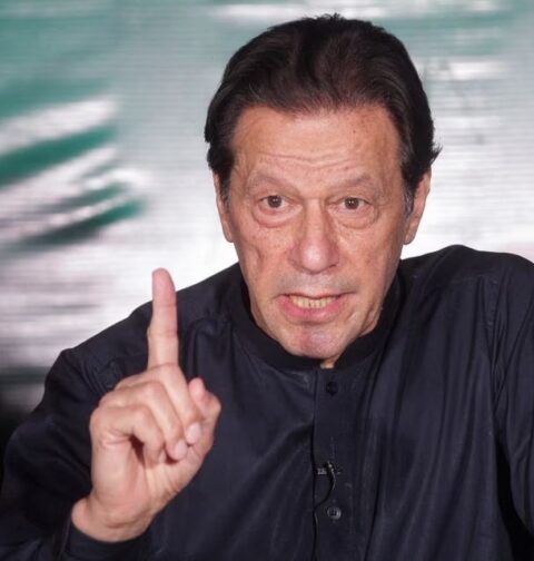 عمران خان نے پارٹی ورکرز کی گرفتاریوں اور آرٹیکل 245 کو سپریم کورٹ میں چیلنج کردیا