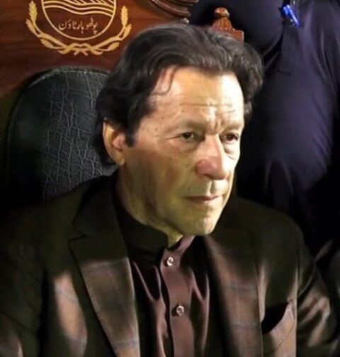 عمران خان کا تمام اسمبلیوں سے استعفے دینے اسلام آباد نہ جانے کا فیصلہ