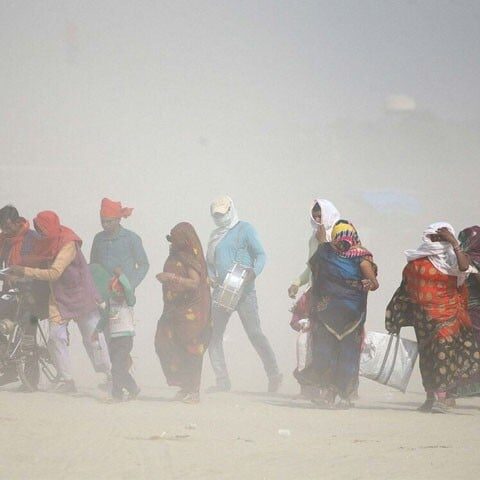 بھارت میں شدید گرمی اور حبس سے ہلاکتیں 100 سے تجاوز کرگئیں