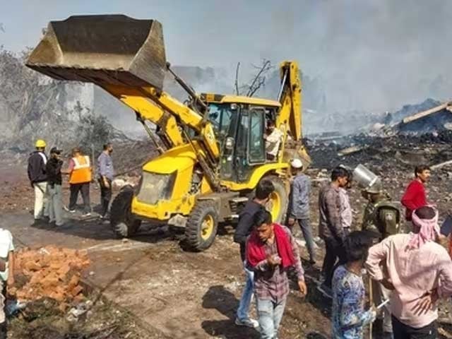 بھارت میں پٹاخے کی فیکٹری میں دھماکا اور آتشزدگی سے درجن کے قریب ہلاکتیں