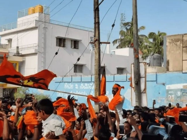 بھارت میں ہندوانتہاپسند بے لگام مسلمان کے گھر پرمورتی لگانے کی کوشش