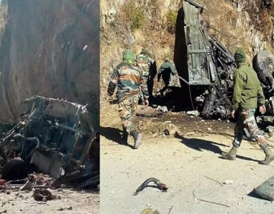 مقبوضہ کشمیر میں بھارتی فوج کی گاڑی کھائی میں گرگئی؛ ہلاکتیں