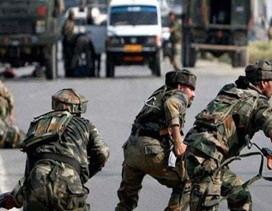 مقبوضہ کشمیر میں بھارت کے مظالم جاری، 5 کشمیری شہید، 2 فوجی مارے گئے
