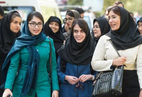 ملک میں خشک سالی کی وجہ خواتین کا حجاب نہ پہننا ہے ایرانی عالم