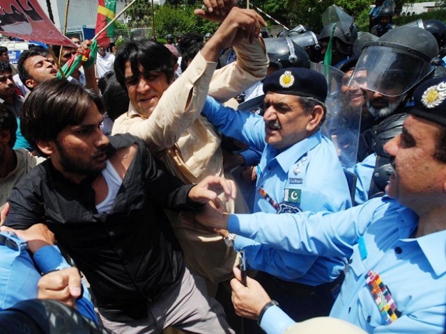 اسلام آباد اور لاہور میں کریک ڈاؤن پی ٹی آئی رہنماؤں اور کارکنوں کے گھروں پر چھاپے