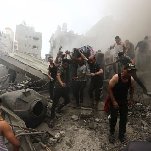 غزہ پر اسرائیل کے وحشیانہ حملے ، شہادتوں کی تعداد 2 ہزار 215 ہوگئی