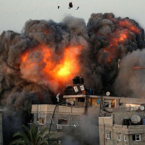 اسرائیل کی القدس اسپتال اور مسافربس پر بمباری؛ مجموعی شہادتیں 8 ہزار ہوگئیں
