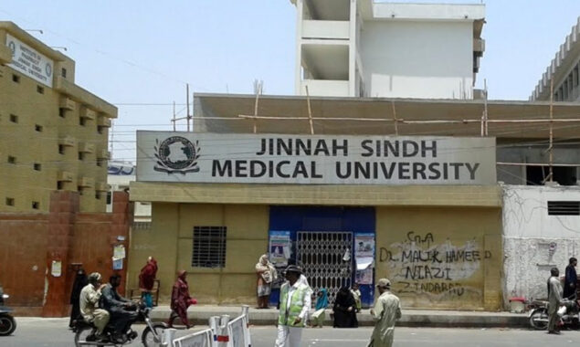 کراچی جناح سندھ میڈیکل یونیورسٹی میں چہرے پر مصنوعی اعضا لگانے کا پہلا آپریشن کامیاب