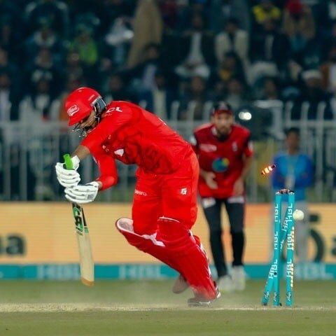 پی ایس ایل 9؛ لاہور قلندرز اپنا پہلا میچ جیتنے میں کامیاب
