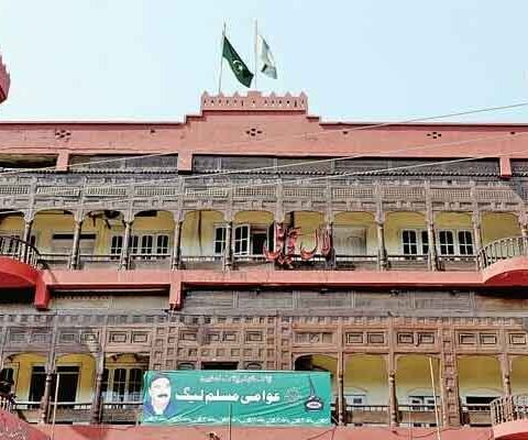شیخ رشید کی راولپنڈی میں آبائی رہائشگاہ لال حویلی کو سیل کر دیا گیا
